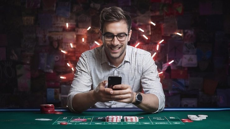 Live Domino QQ table setup showing dealer and player tiles displayed on screen